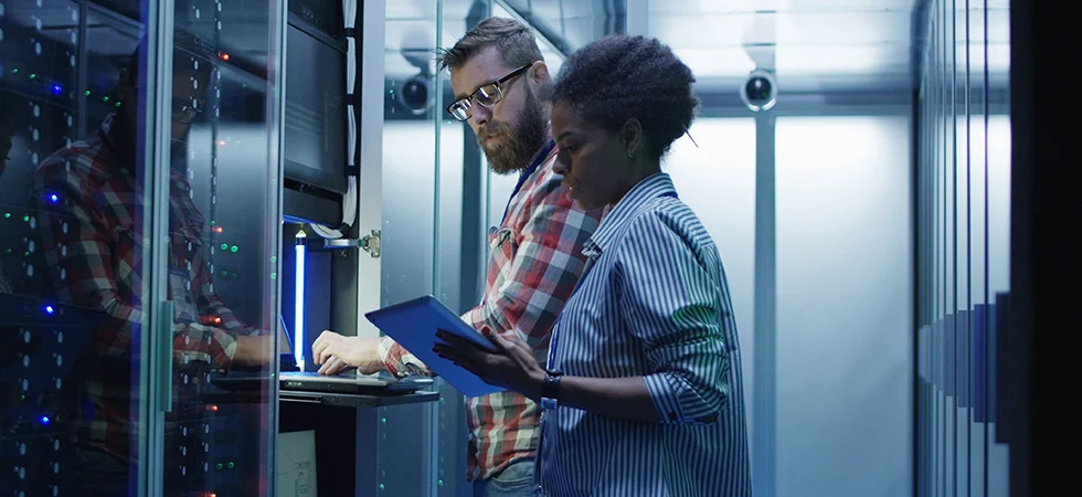 System administrator server room - System Administrators and Their Role in Data Protection